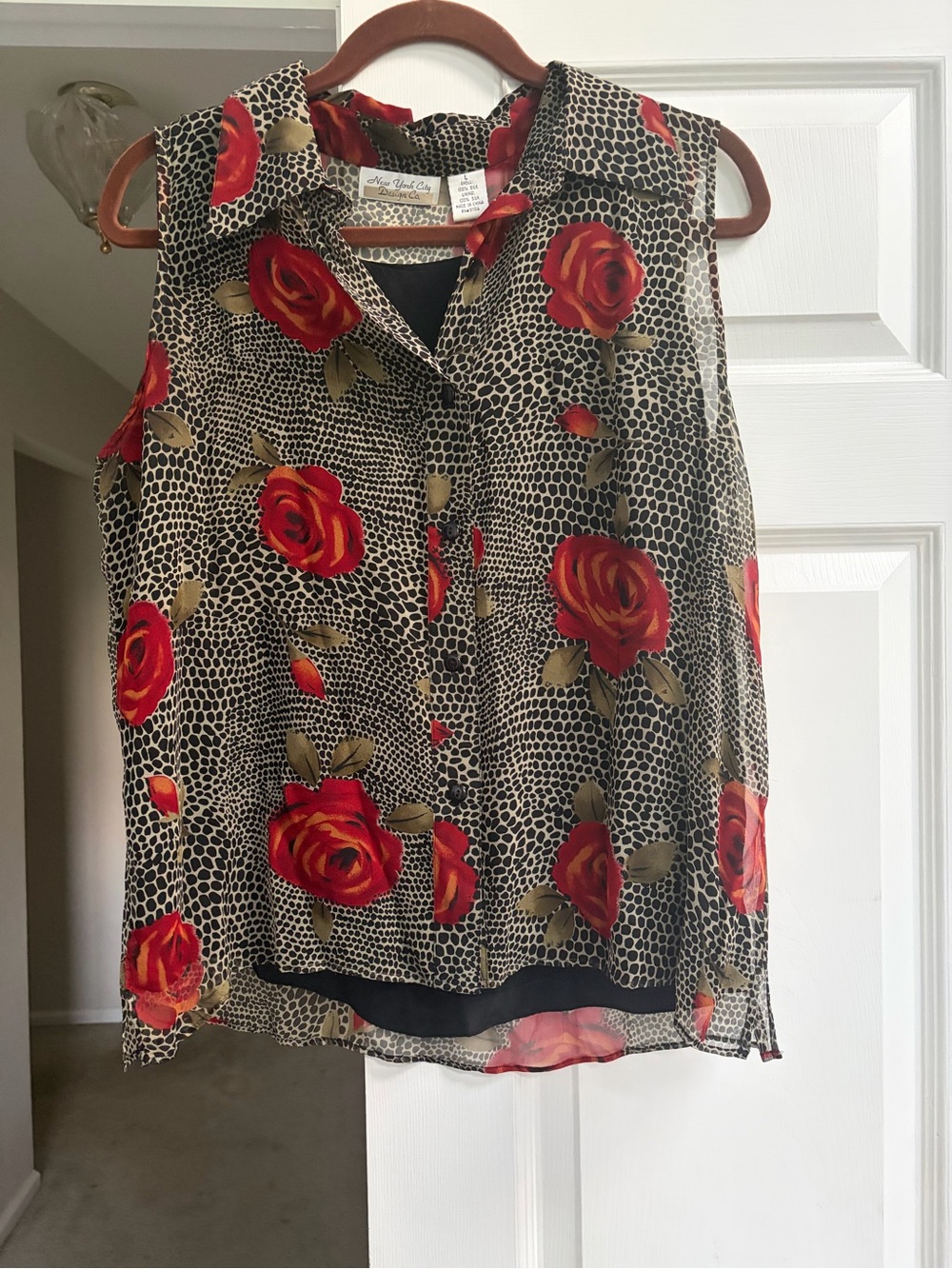 Vintage Sleeveless Red Rose Print Button-Front 100% silk Blouse